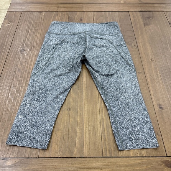 Lululemon in movement crop - Picture 6 of 8